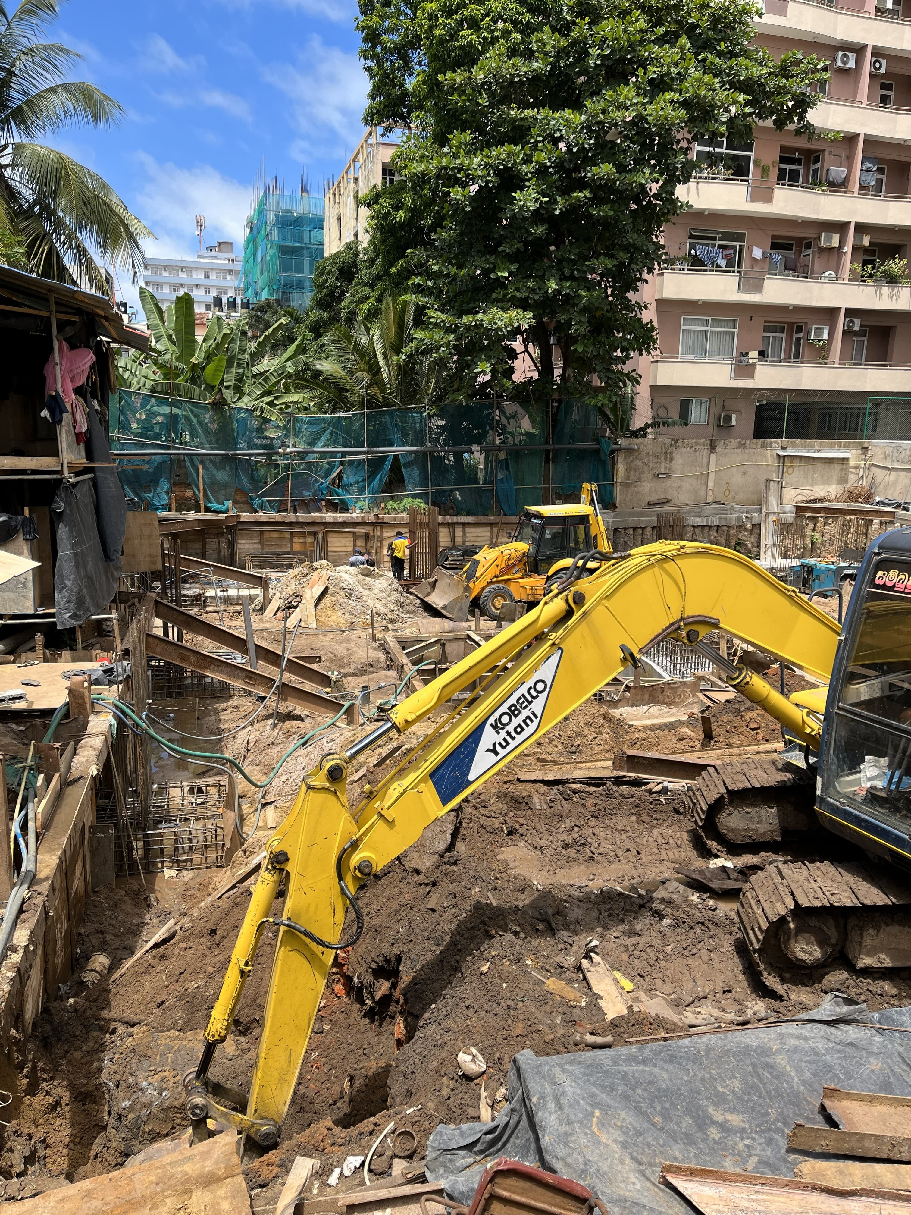 Pile Cap Excavation & Pile Head Breaking